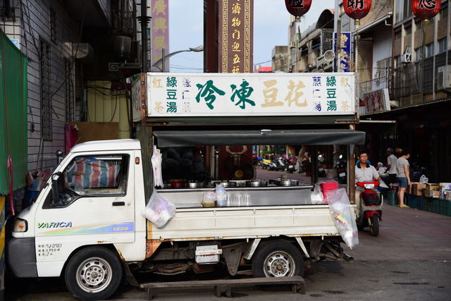 Xinwen Frozen Tofu Pudding stall cart