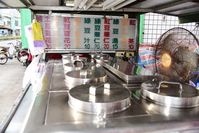 Xinwen Frozen Tofu Pudding has a variety of flavors