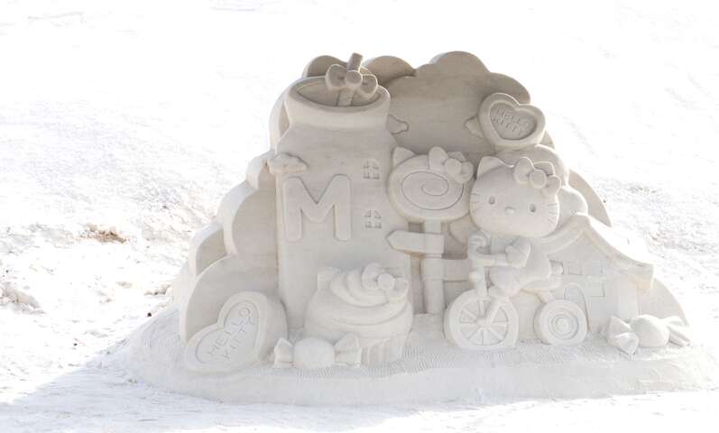 Hello Kitty鹽雕在七股鹽山與大家一同為「2023一見雙雕藝術季」揭開序幕
