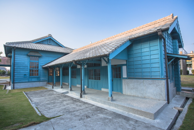 位於雲嘉南風管處第二辦公處旁的日式風味藍色小木屋